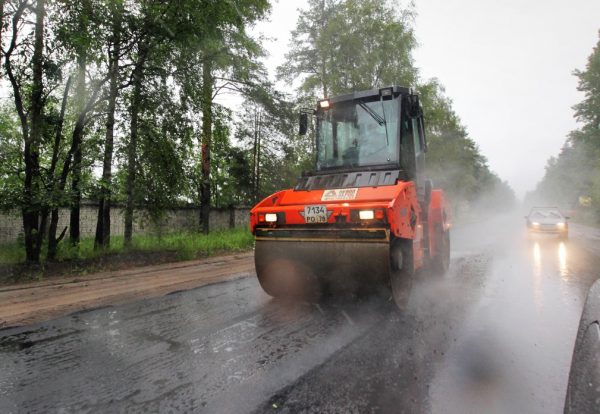Укладка асфальта в дождливую погоду Укладка асфальта в дождливую погоду